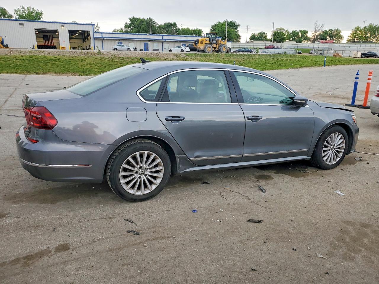 2017 Volkswagen Passat Se - Фото 3