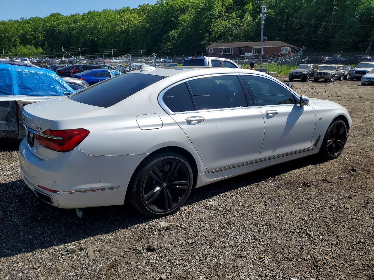 2016 BMW 750 Xi - Фото 3
