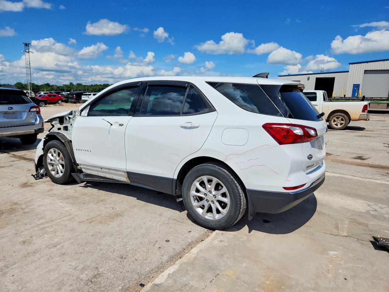 2018 Chevrolet Equinox Ls - Фото 2