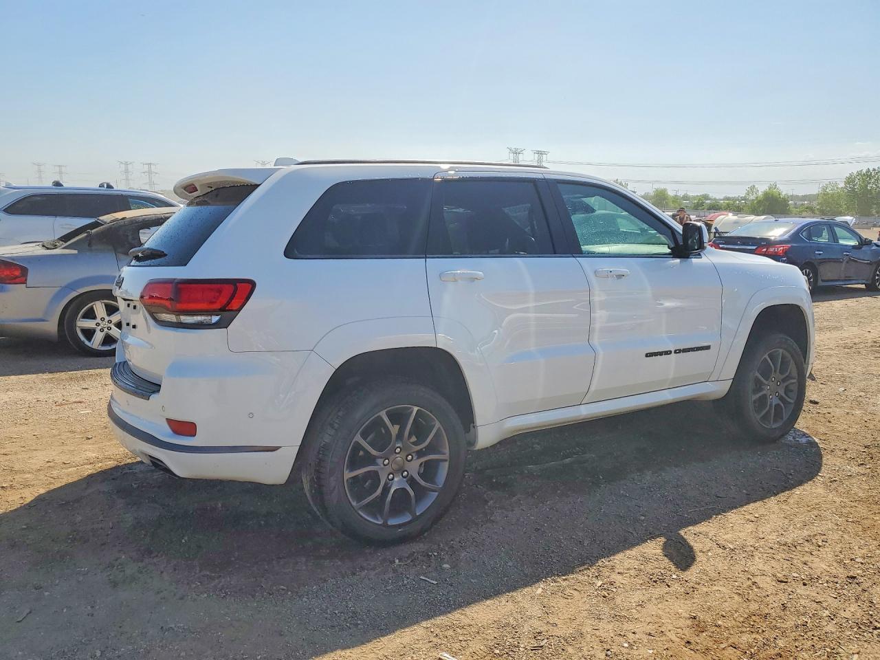 2021 Jeep Grand Cherokee Overland - Image 3