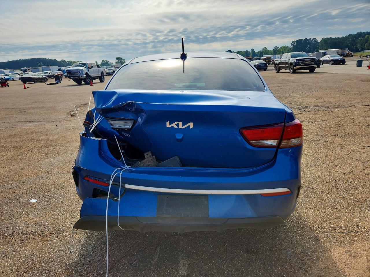 2022 Kia Rio S - Image 6