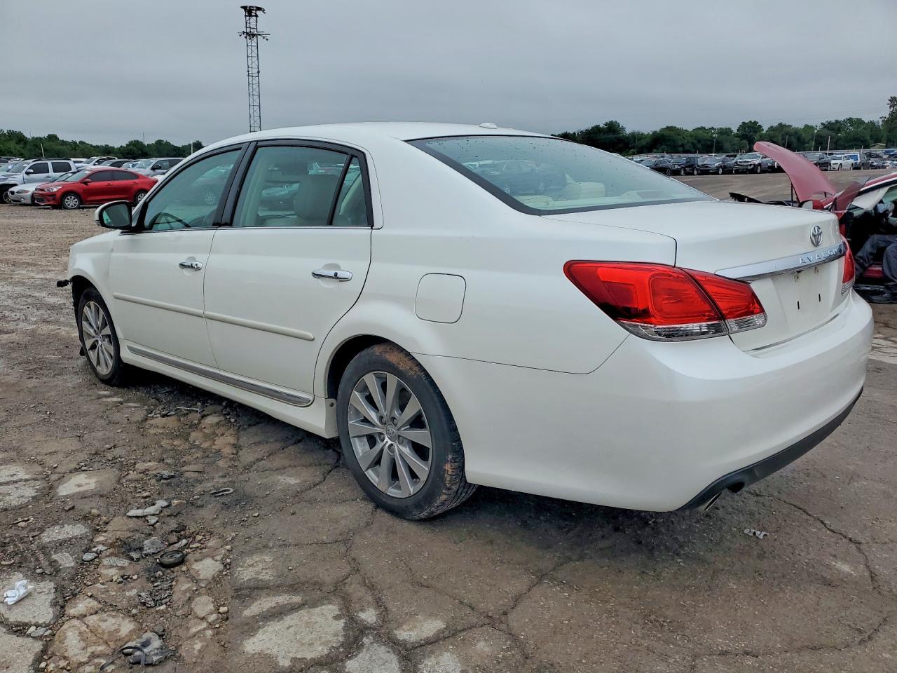 2011 Toyota Avalon Limited - Image 2
