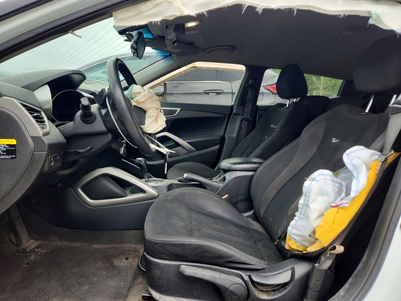 2014 Hyundai Veloster Base - Фото 7