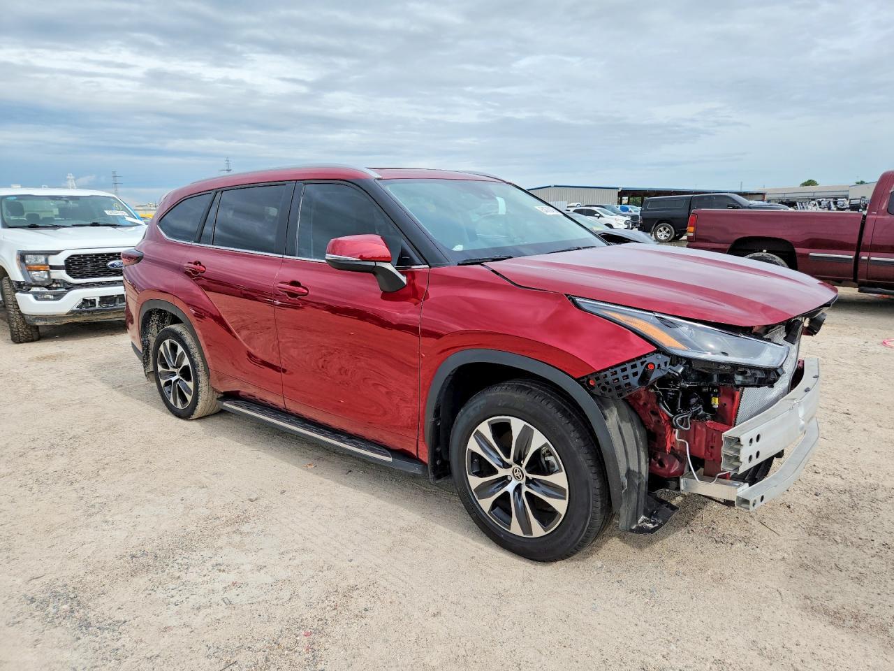 2024 Toyota Highlander Xle - Image 4