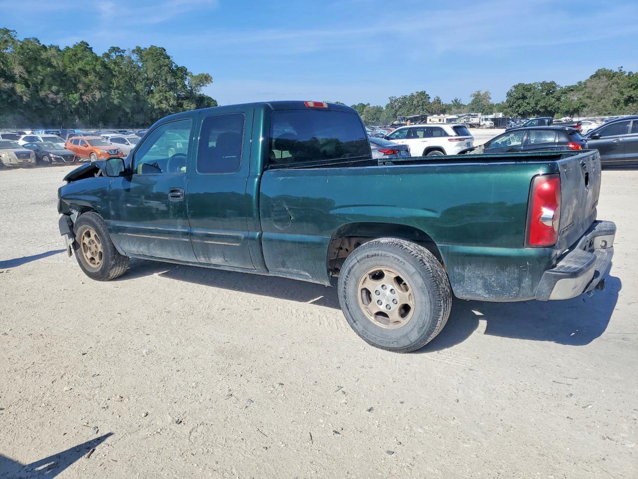 2004 Chevrolet Silverado C1500 - Image 2