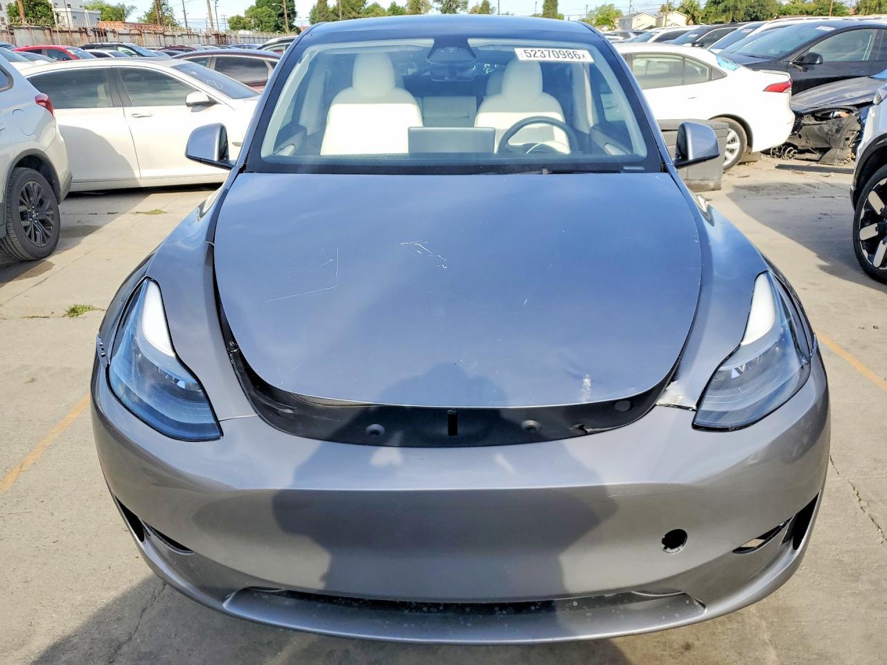 2025 Tesla Model Y - Фото 5