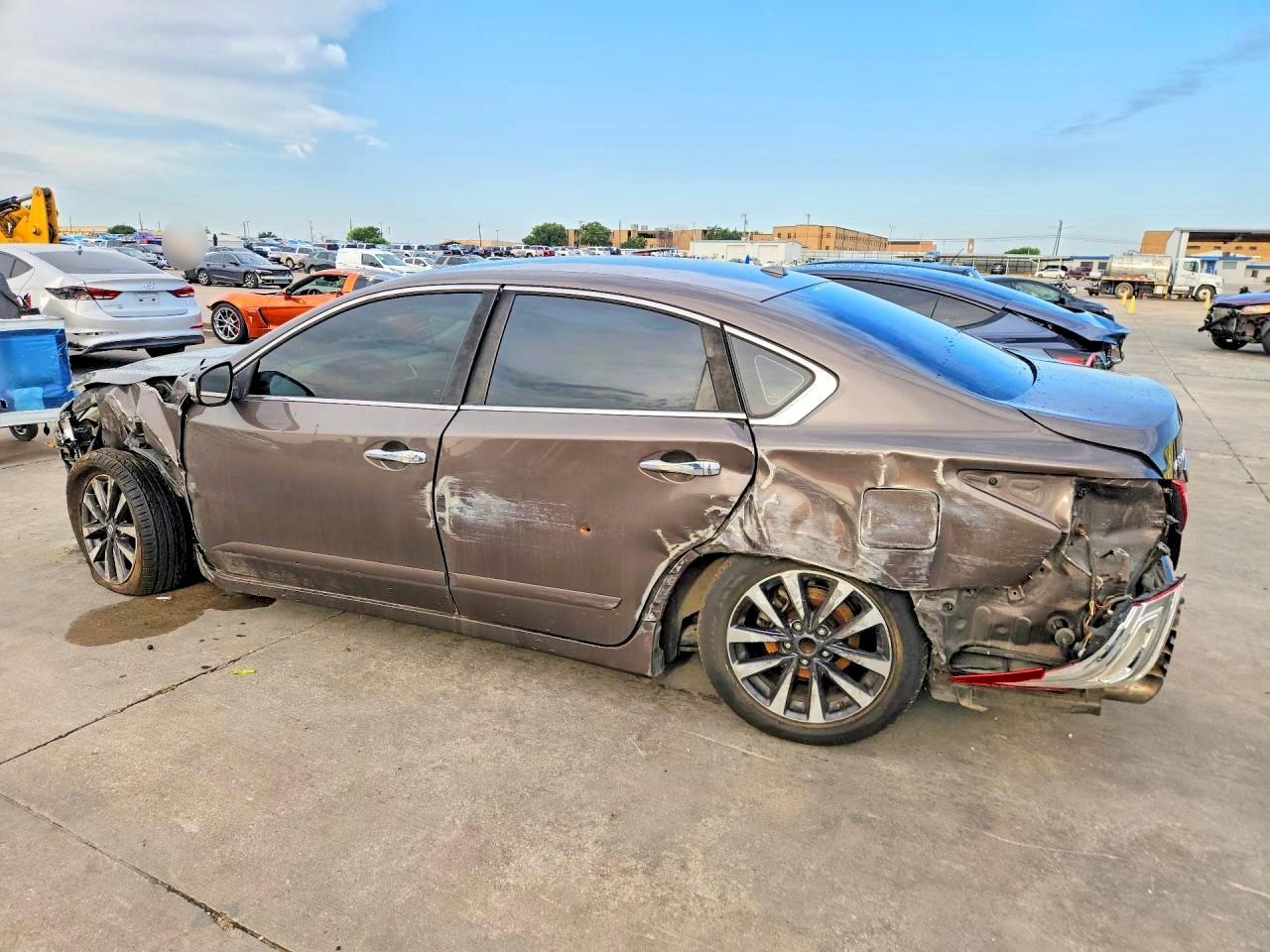 2016 Nissan Altima Sl - Image 2
