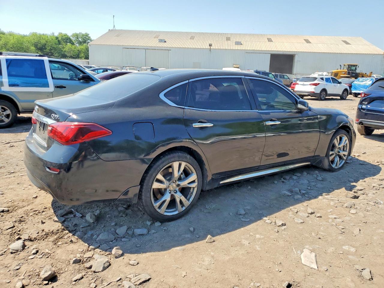 2015 Infiniti Q70L 3.7 - Фото 3