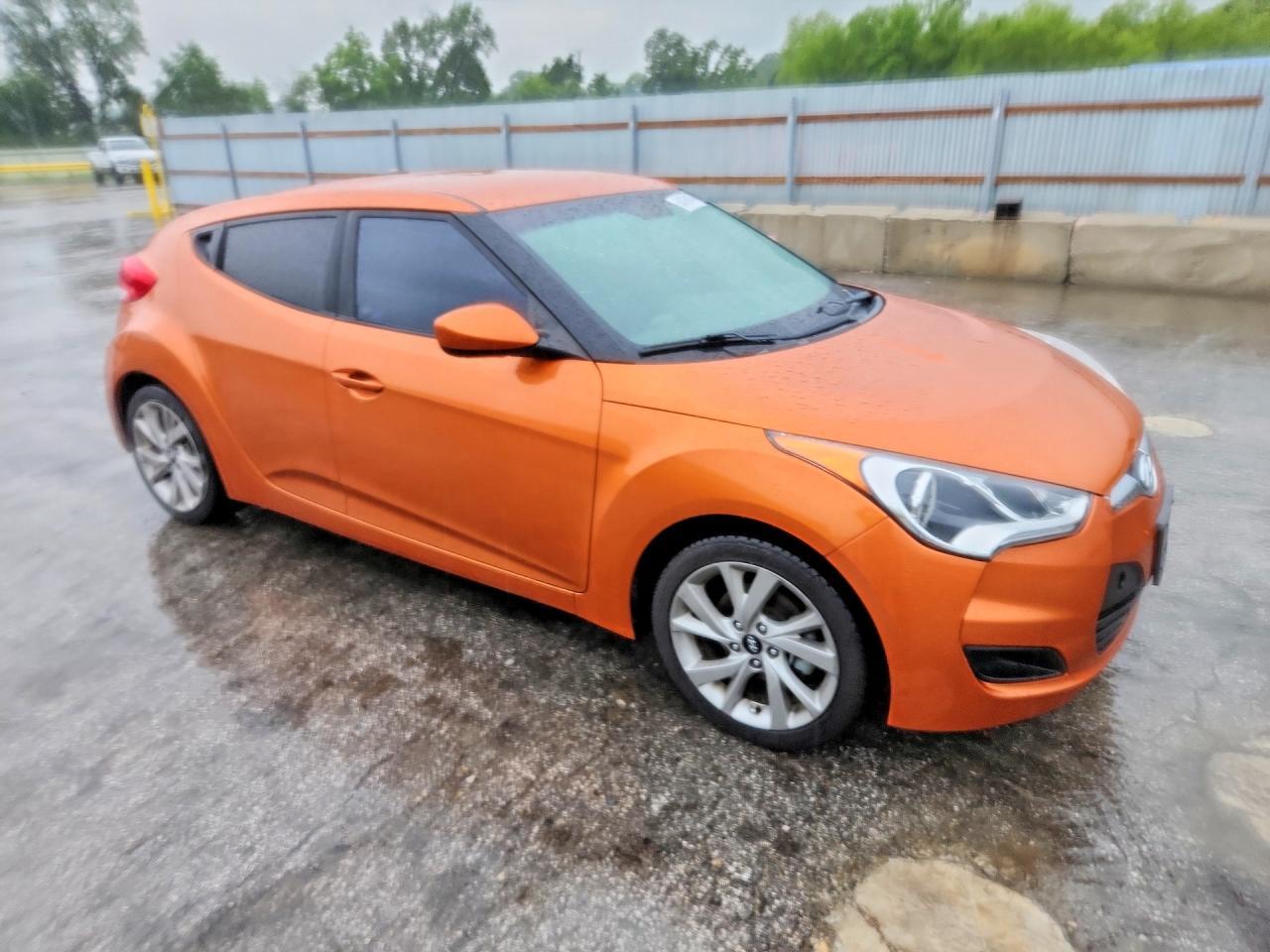 2016 Hyundai Veloster Base - Image 4