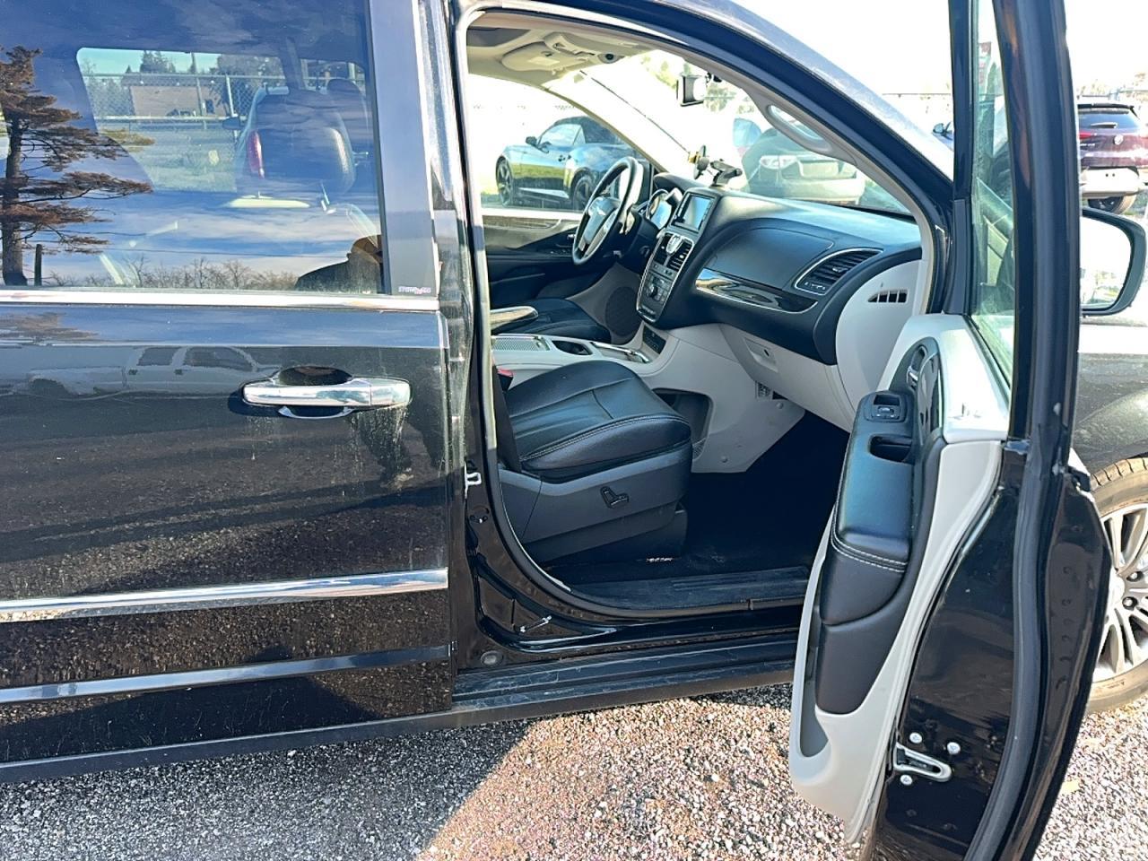 2014 Chrysler Town & Country Touring L - Фото 5