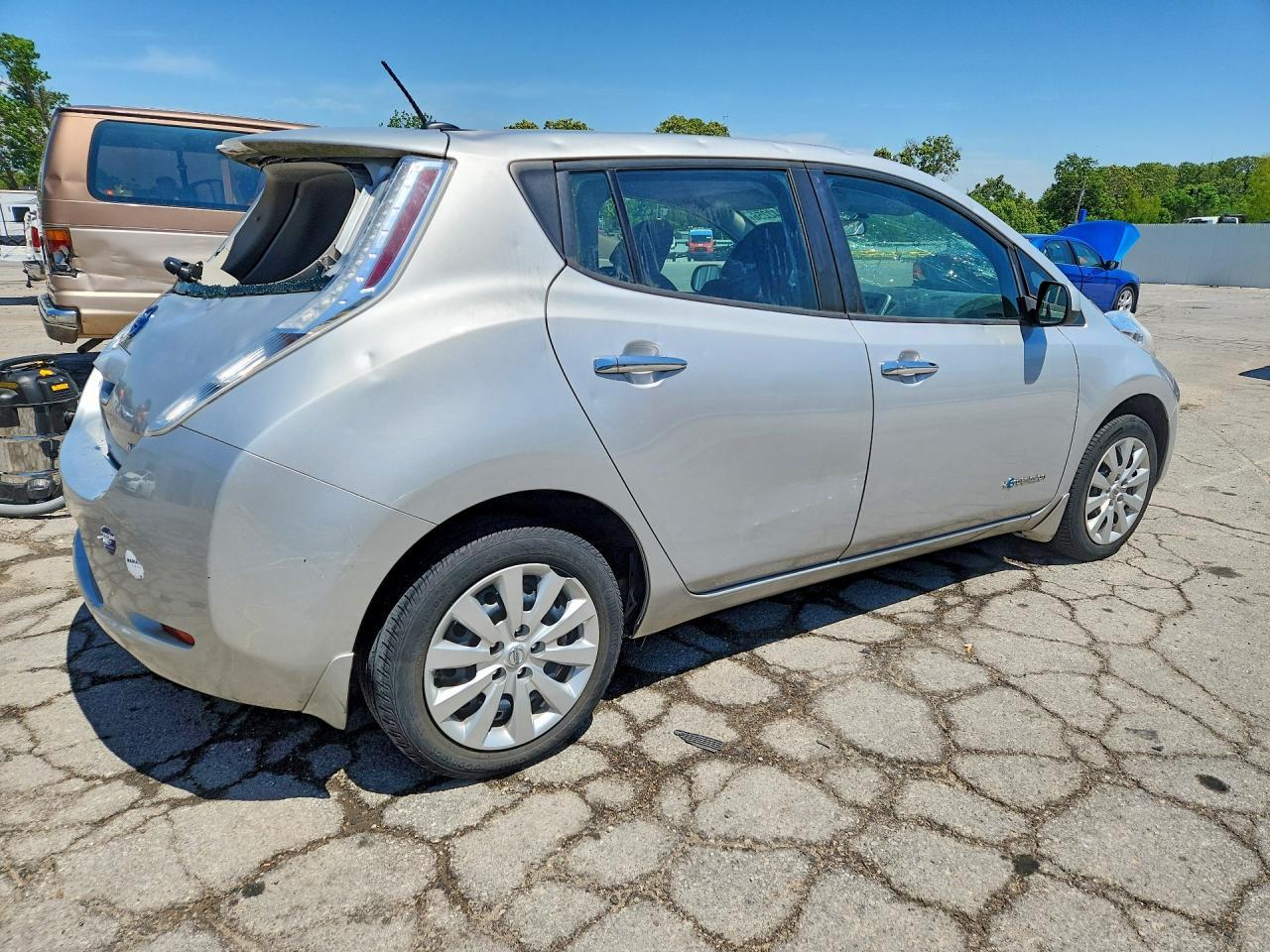 2015 Nissan Leaf S - Фото 3