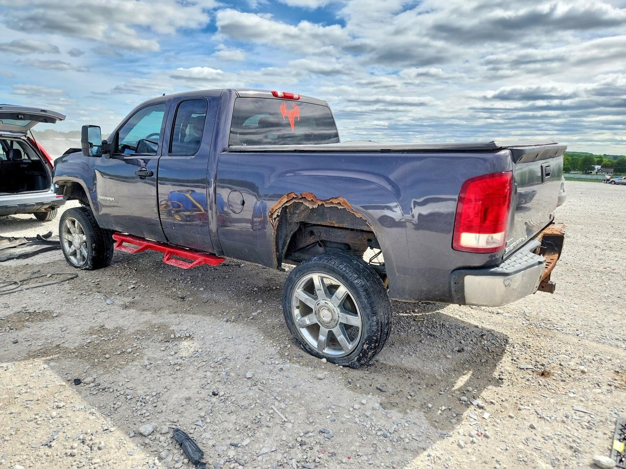 2011 GMC Sierra K1500 Sle - Image 2