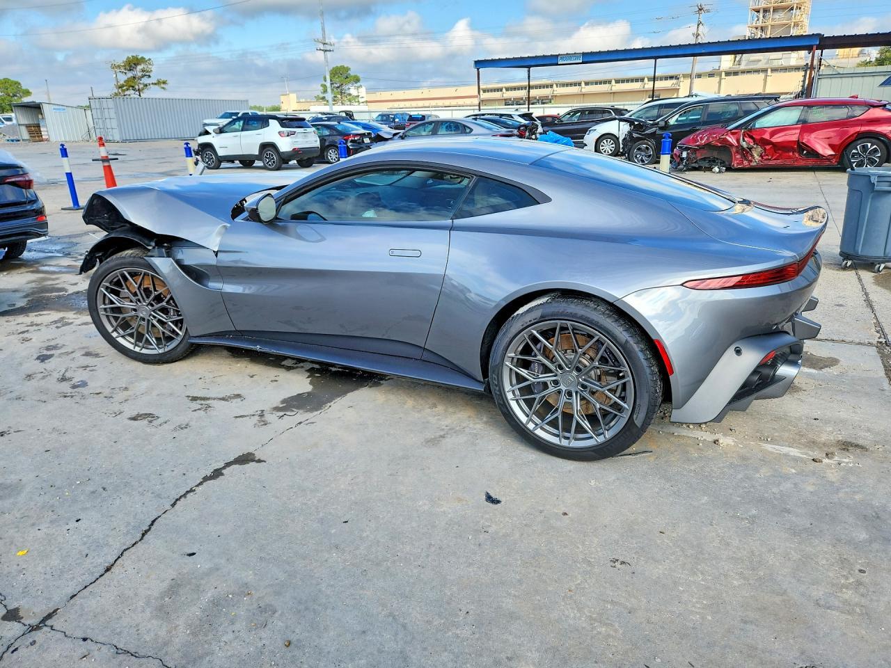 2020 Aston Martin Vantage - Image 2