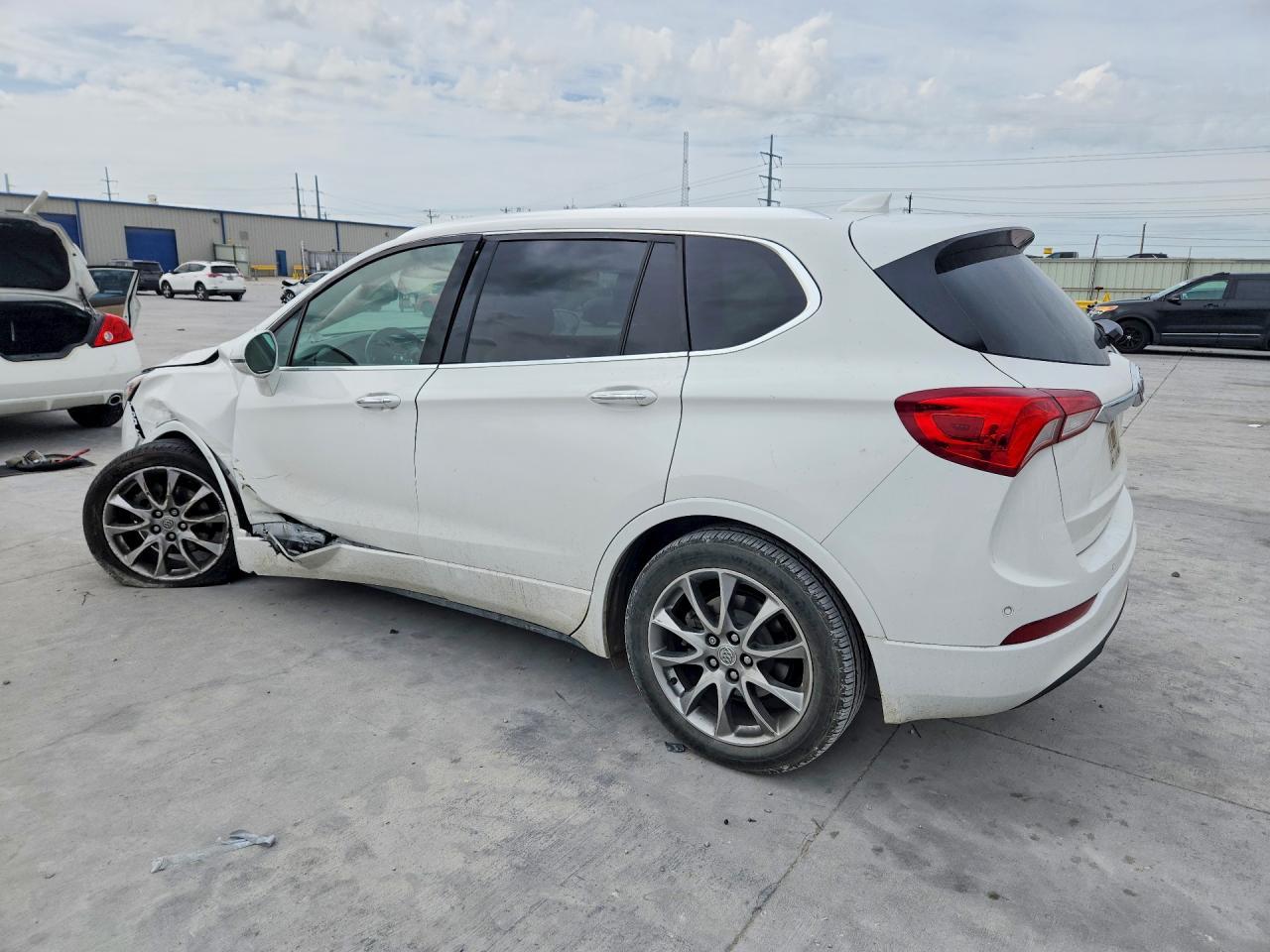2020 Buick Envision Essence - Image 2