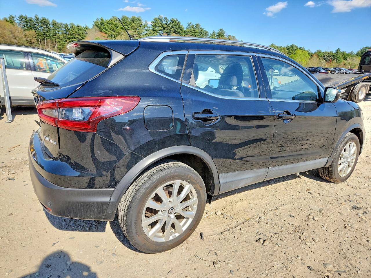 2020 Nissan Rogue Sport Sv - Image 3