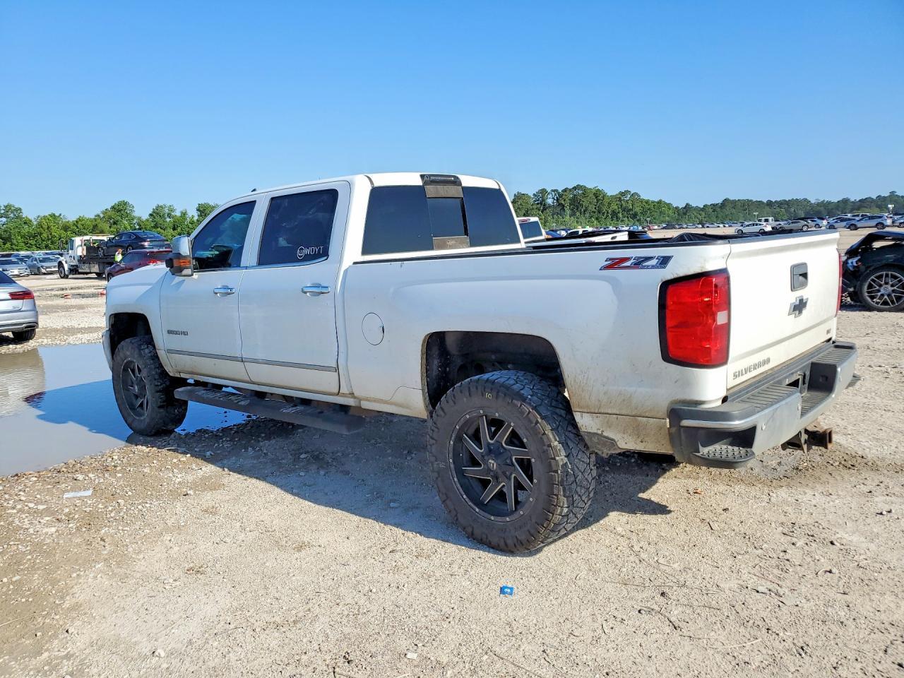 2016 Chevrolet Silverado - Фото 2