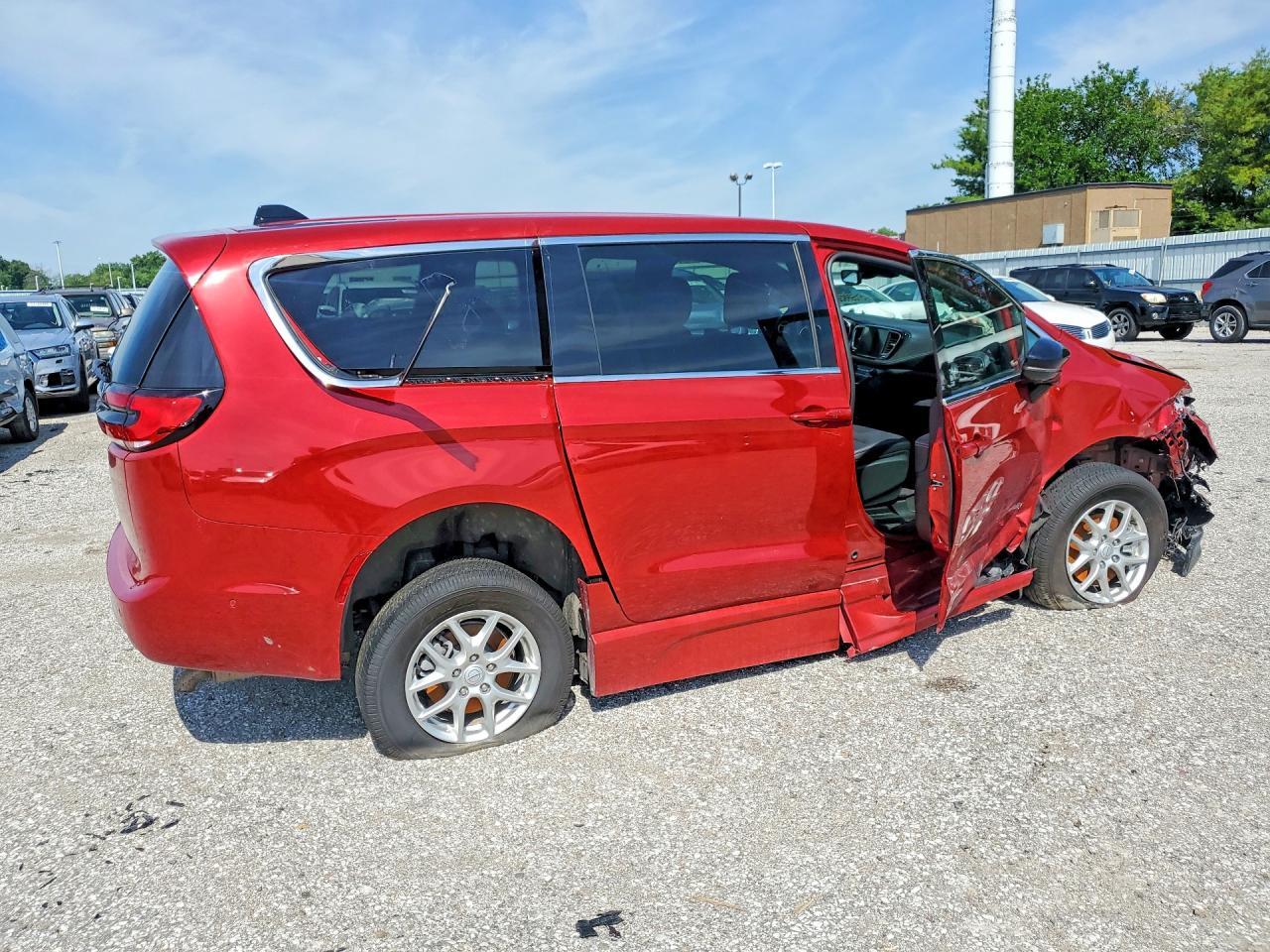 2025 Chrysler Pacifica Select - Фото 3