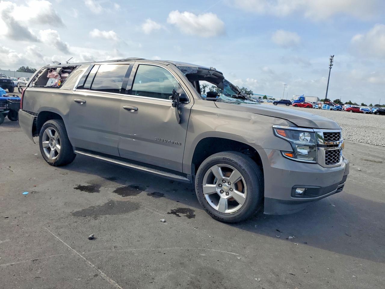 2018 Chevrolet Suburban C1500 Lt - Фото 4