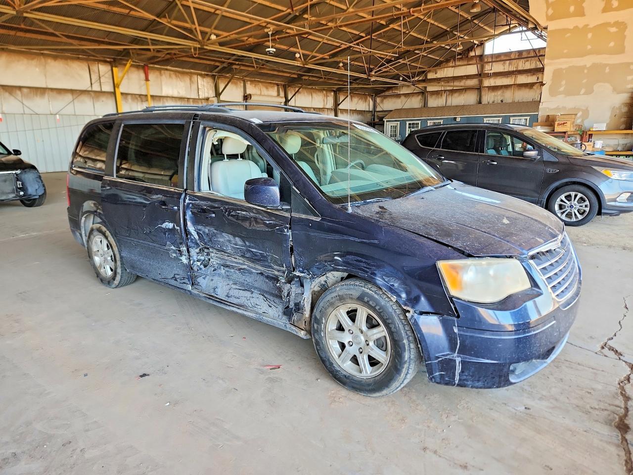 2008 Chrysler Town & Country Touring - Image 4