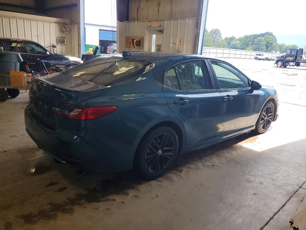 2025 Toyota Camry Se - Image 3