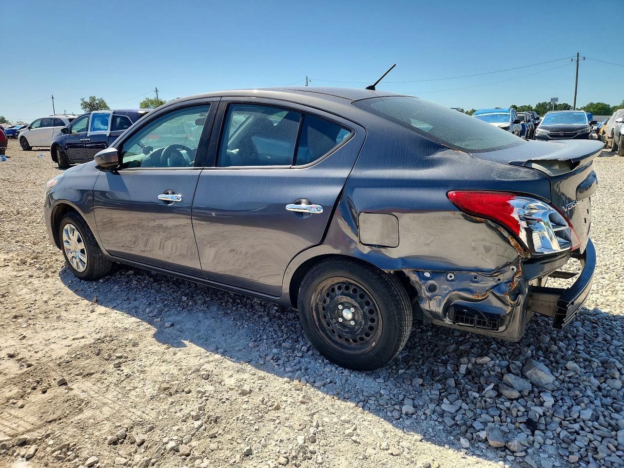 2018 Nissan Versa Sv - Фото 2