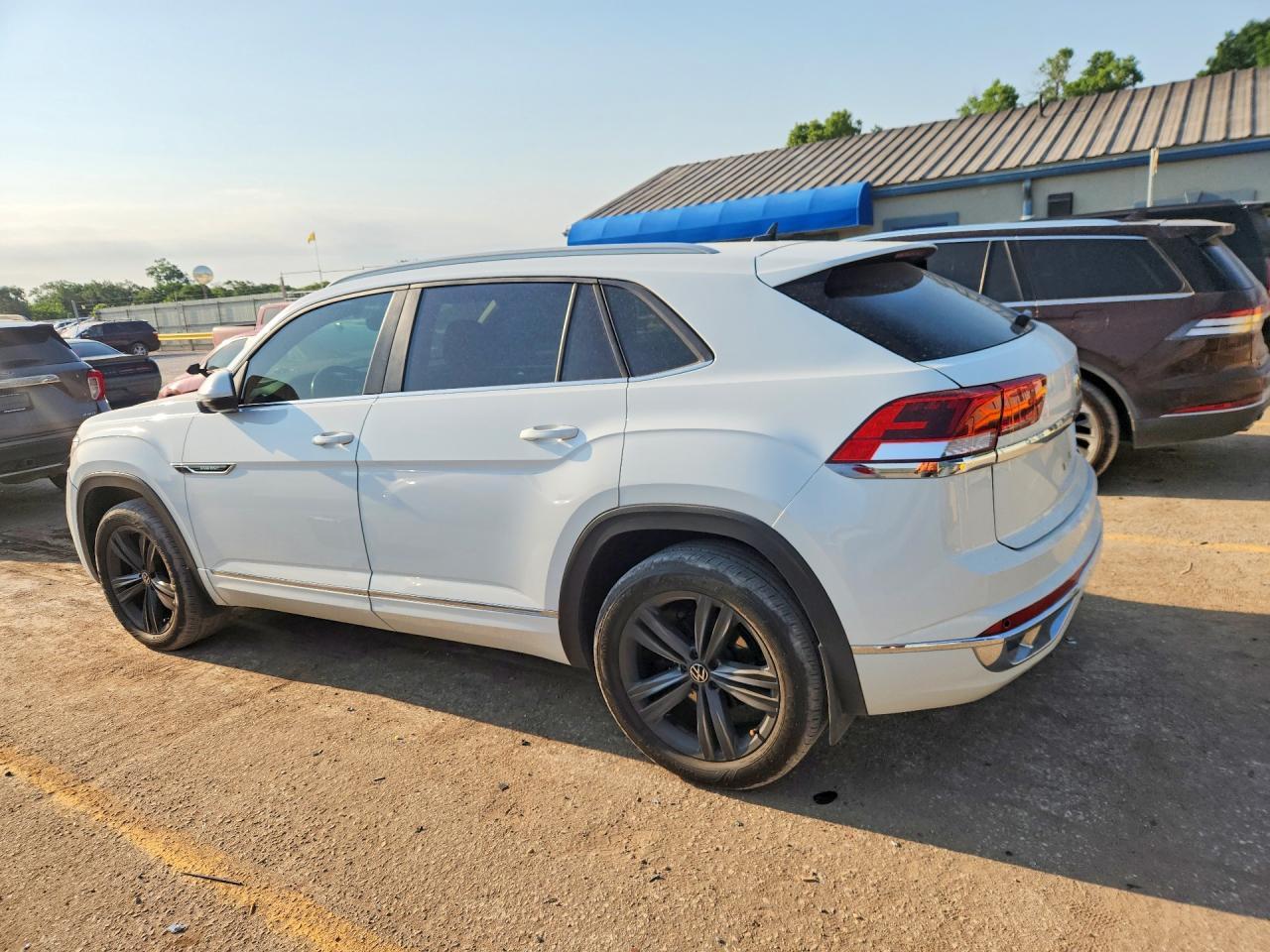 2020 Volkswagen Atlas Cross Sport Se - Image 2
