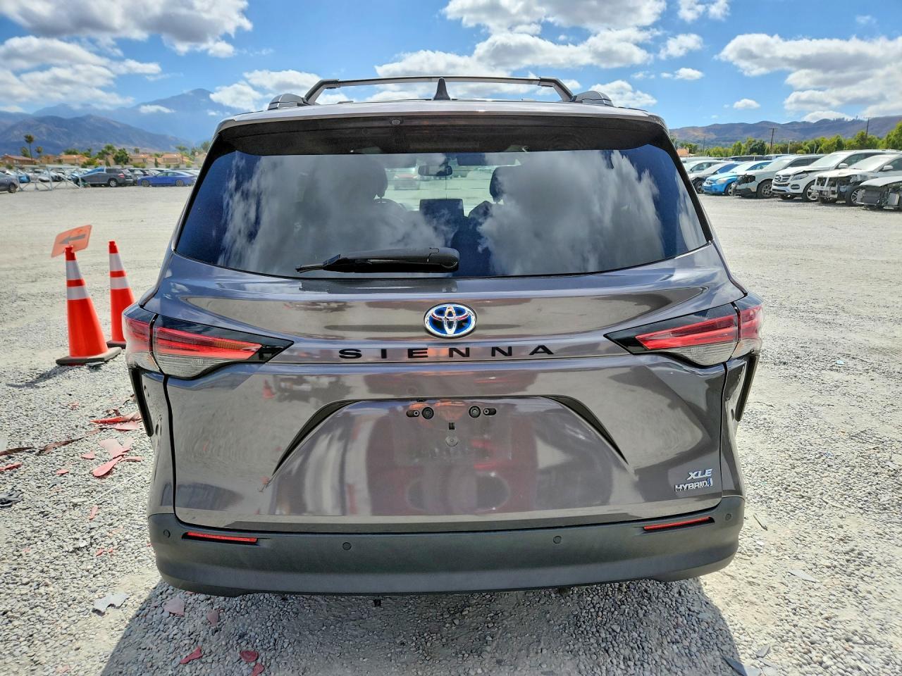 2022 Toyota Sienna Xle - Фото 6