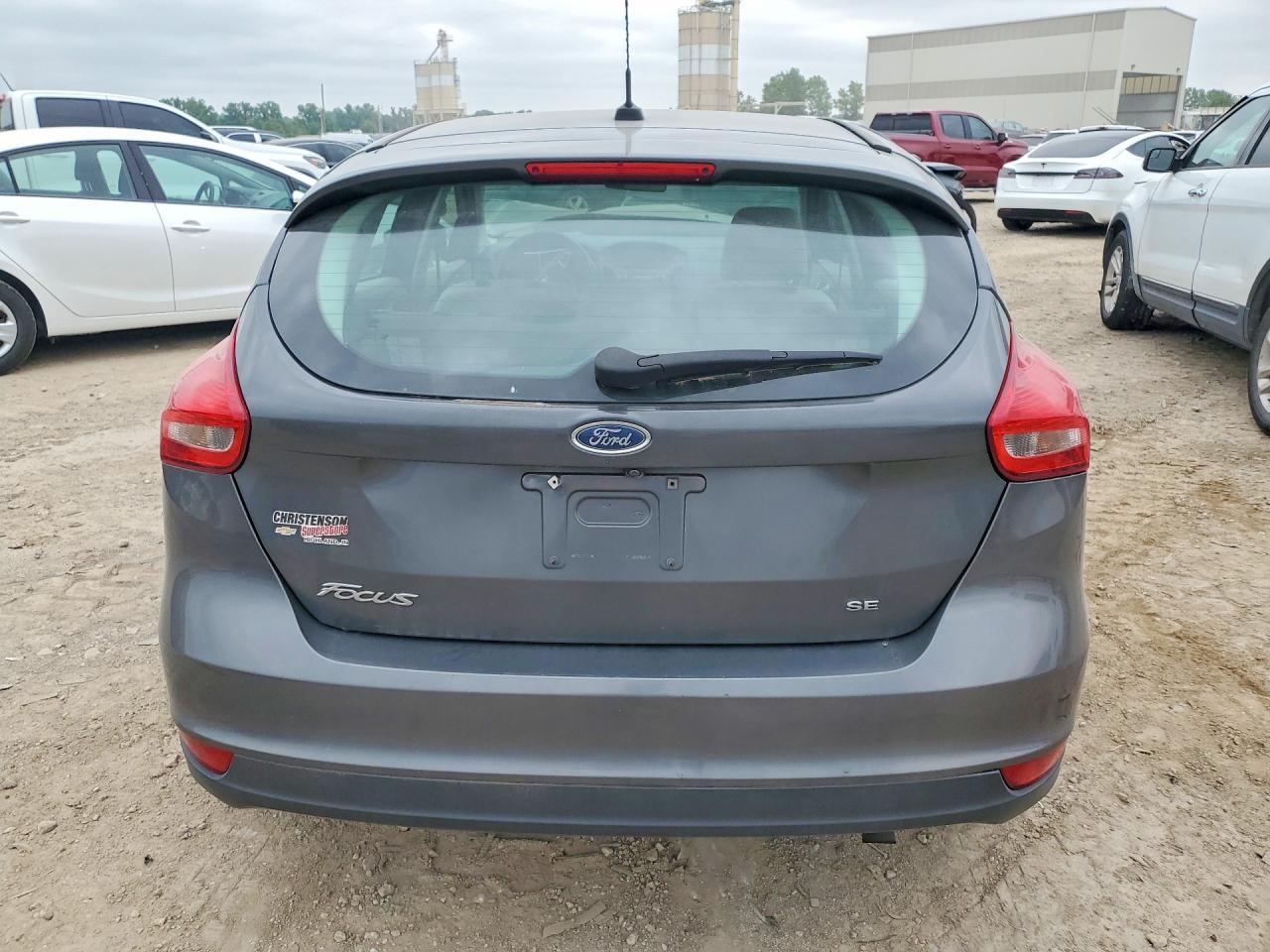 2017 Ford Focus Se - Image 6