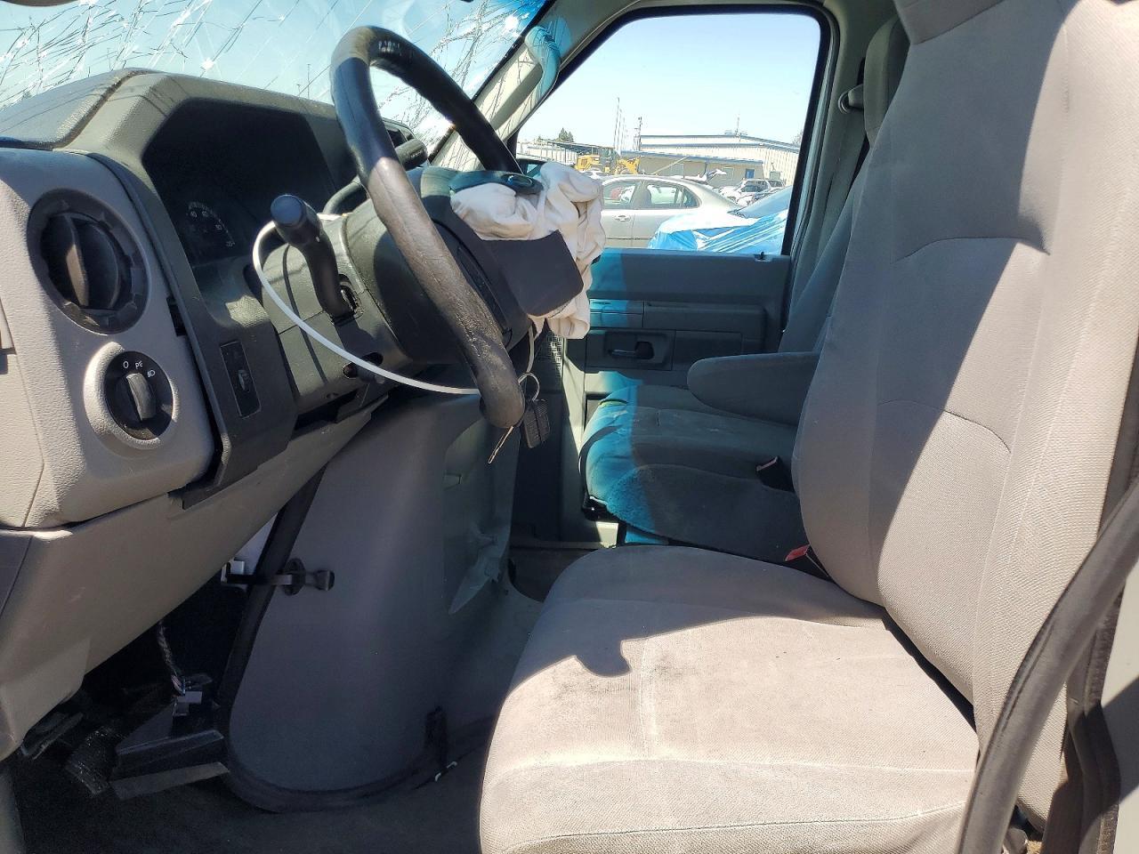 2014 Ford Econoline E250 Van - Фото 7