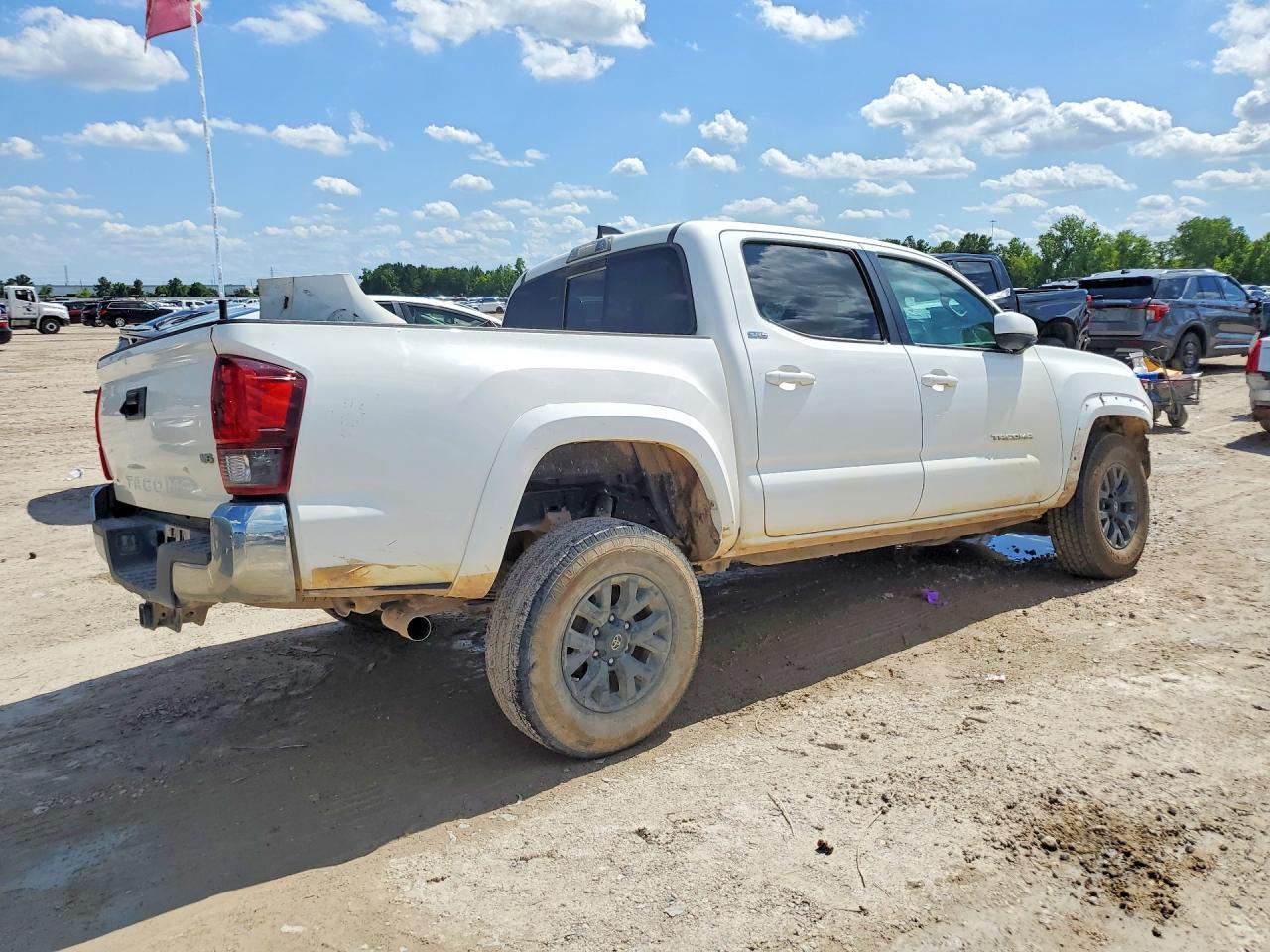2023 Toyota Tacoma Sr5 V6 - Image 3