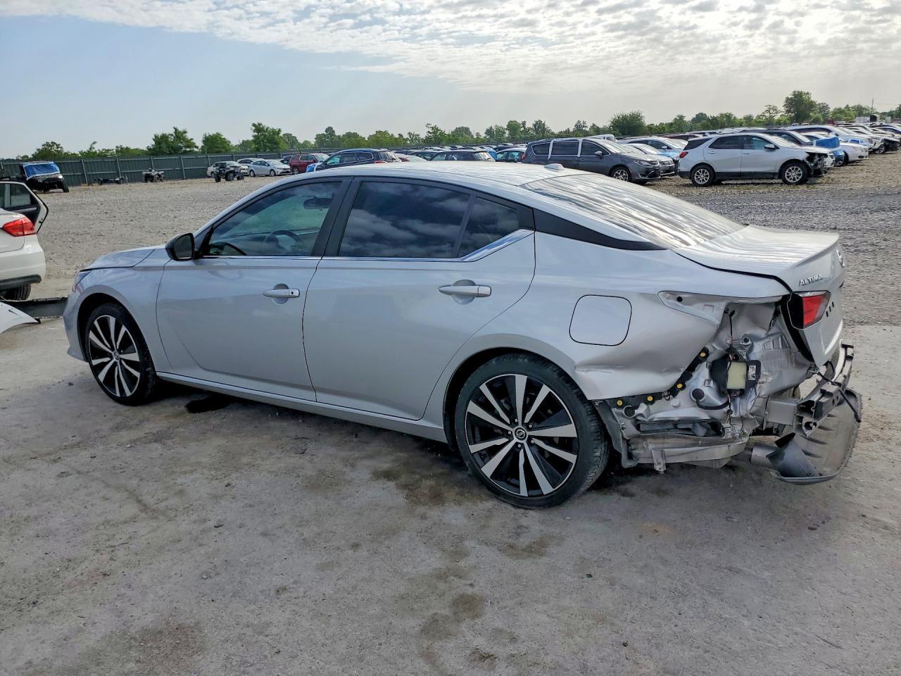 2022 Nissan Altima Sr - Image 2
