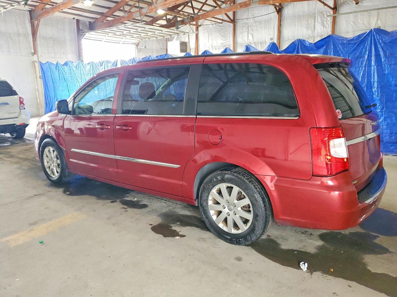 2016 Chrysler Town & Country Touring - Фото 2