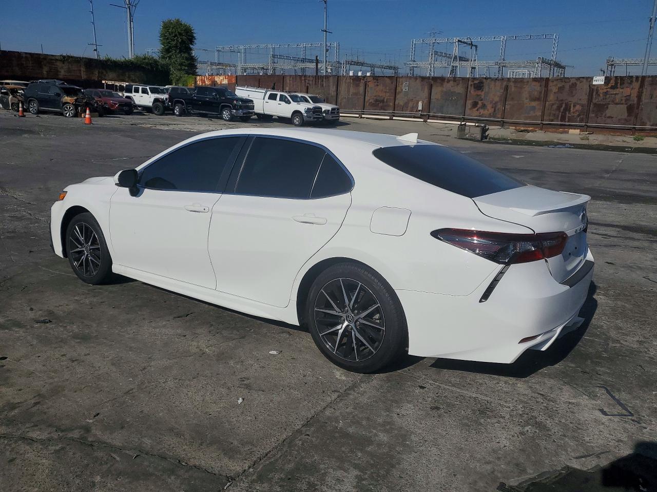 2023 Toyota Camry Se - Фото 2