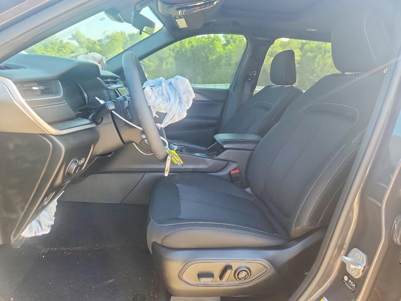 2025 Jeep Grand Cherokee L Laredo - Image 7