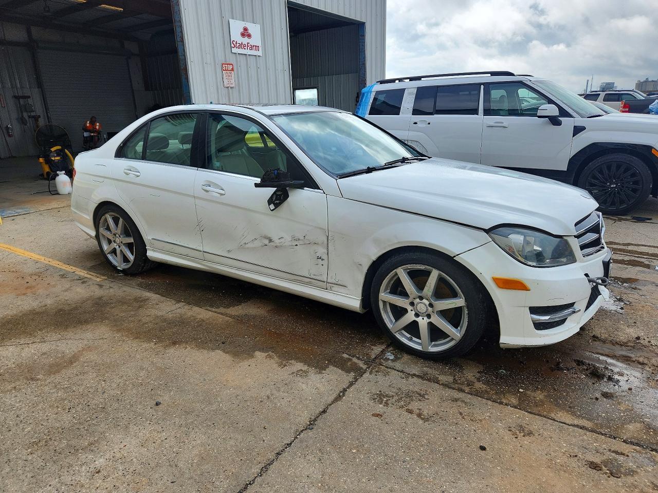 2014 Mercedes-Benz C 250 - Image 4