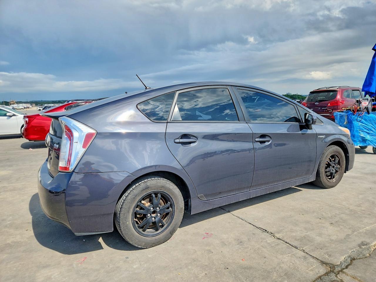 2015 Toyota Prius Two - Фото 3