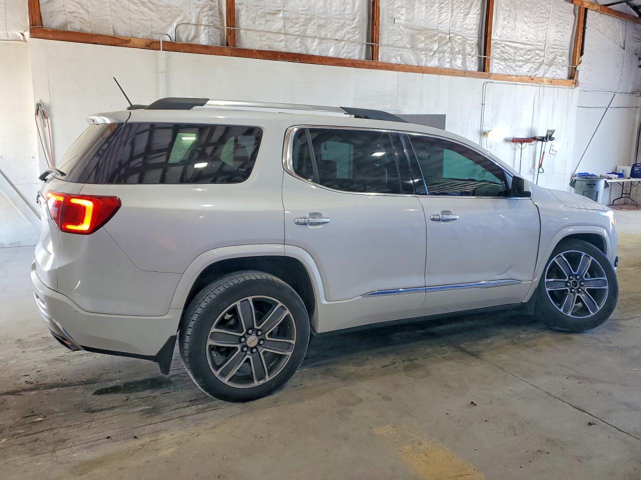 2017 GMC Acadia Denali - Фото 3