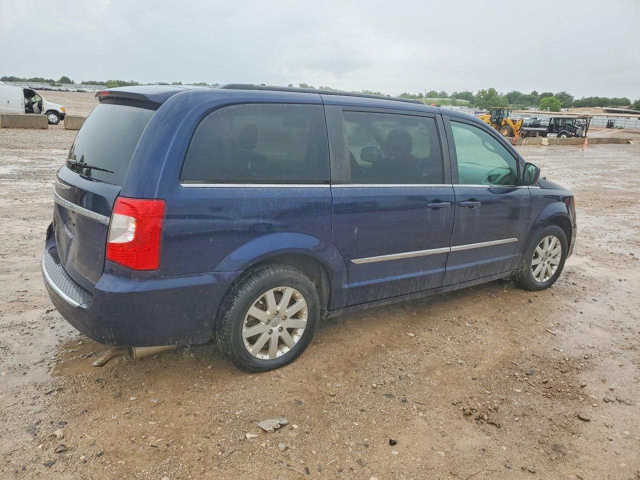 2013 Chrysler Town & Country Touring - Фото 3