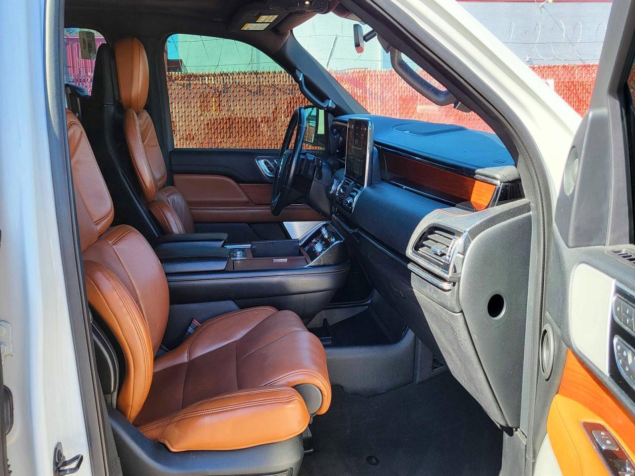 2020 Lincoln Navigator L Reserve - Image 5