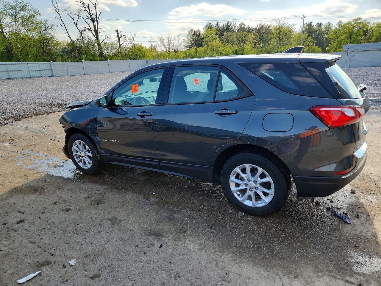 2018 Chevrolet Equinox Ls - Фото 2