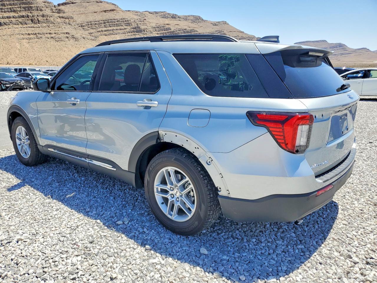 2025 Ford Explorer Active - Фото 2
