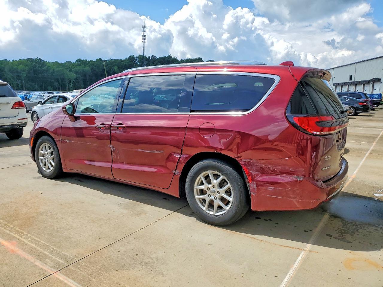 2021 Chrysler Pacifica Touring L - Image 2