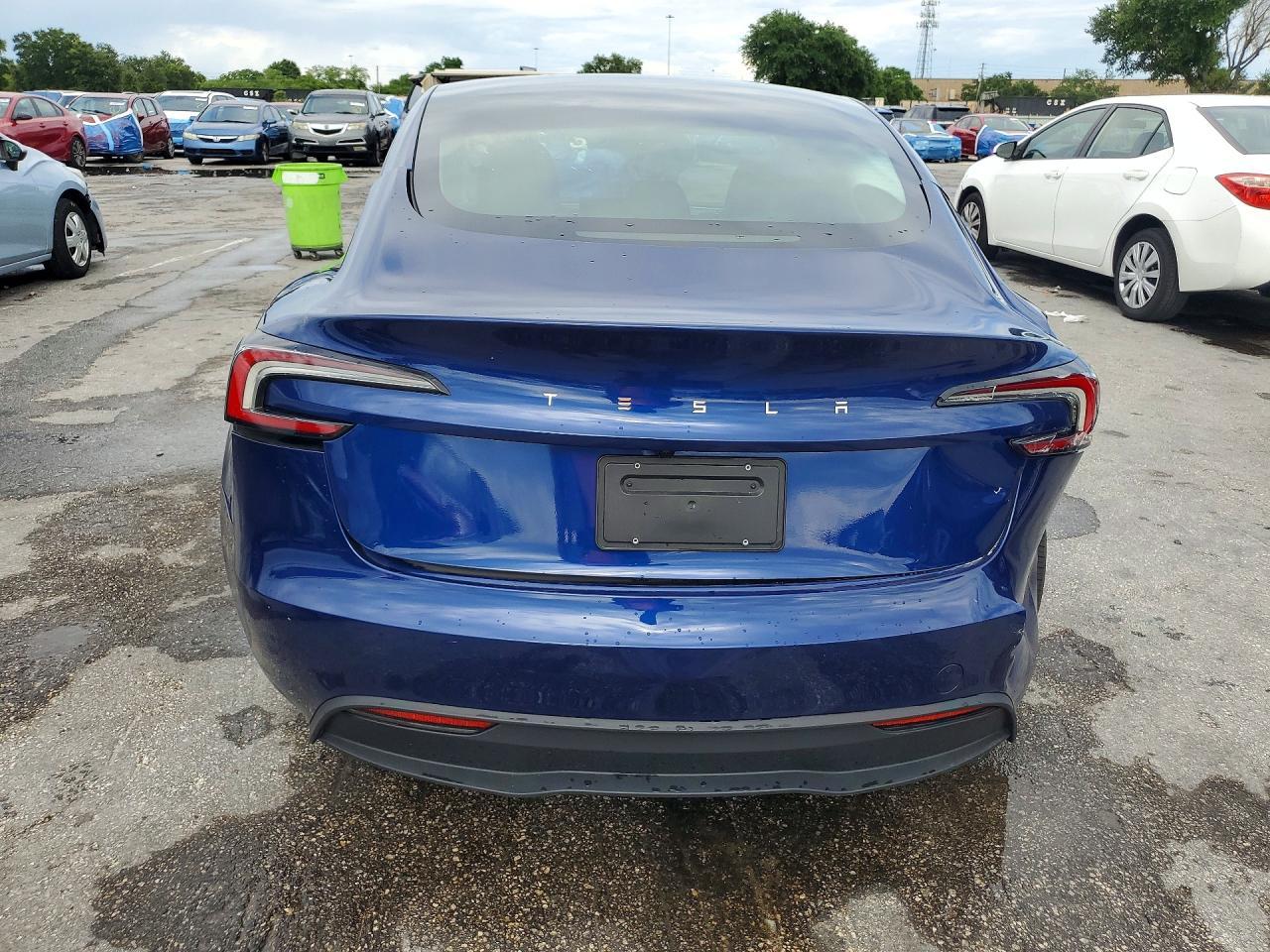 2025 Tesla Model 3 - Фото 6