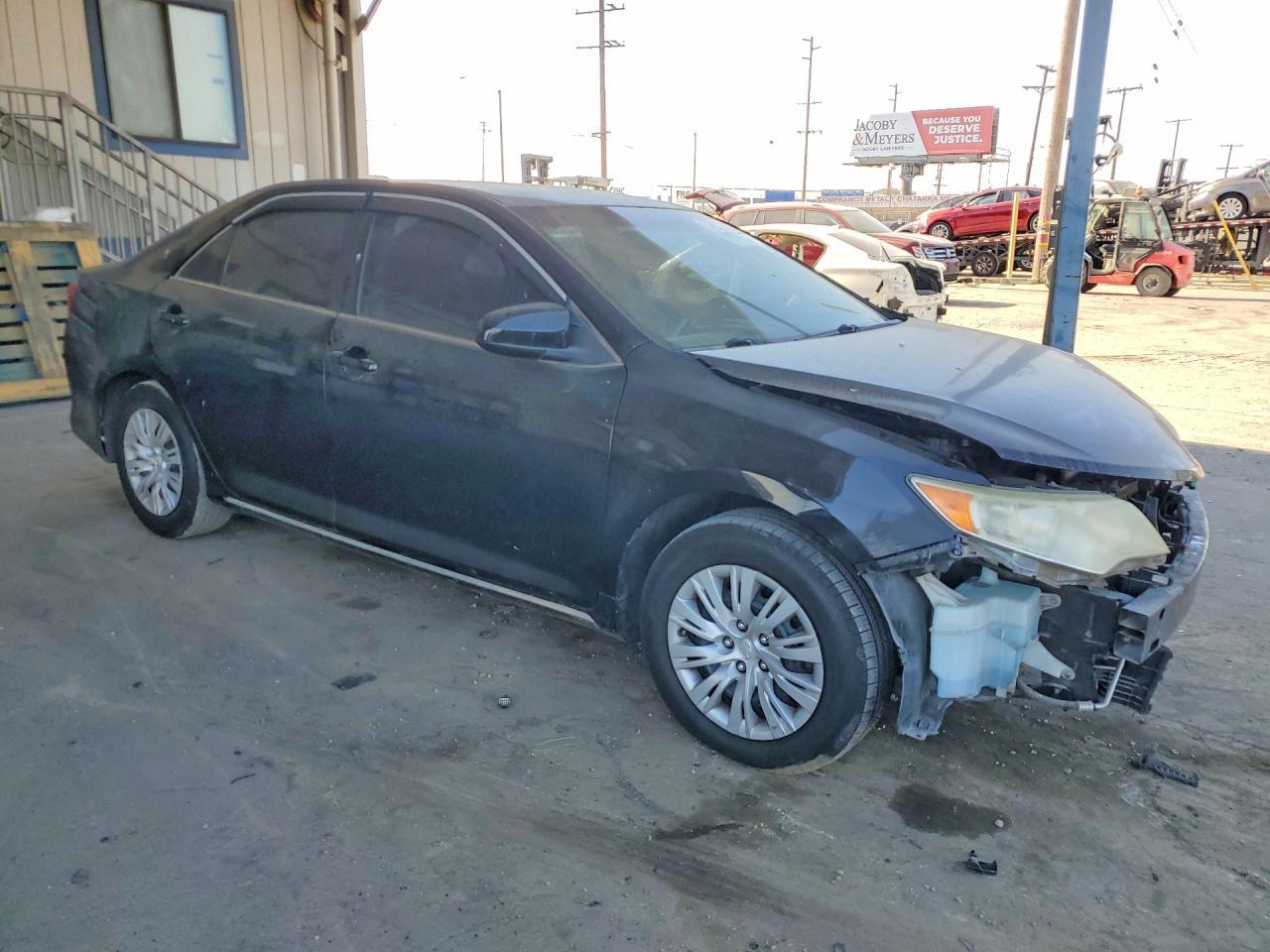 2014 Toyota Camry Le - Image 4