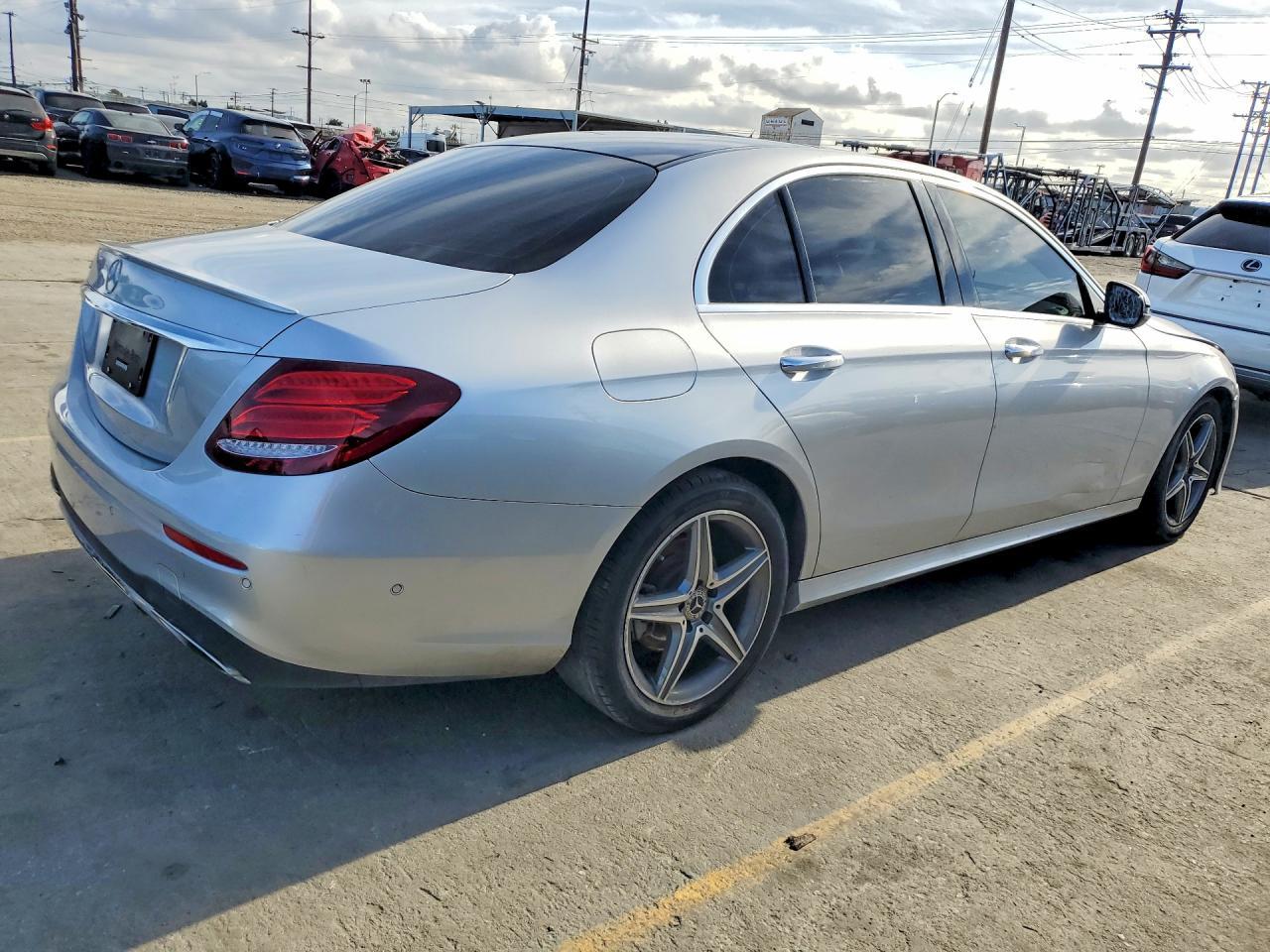 2019 Mercedes-Benz E 300 - Фото 3