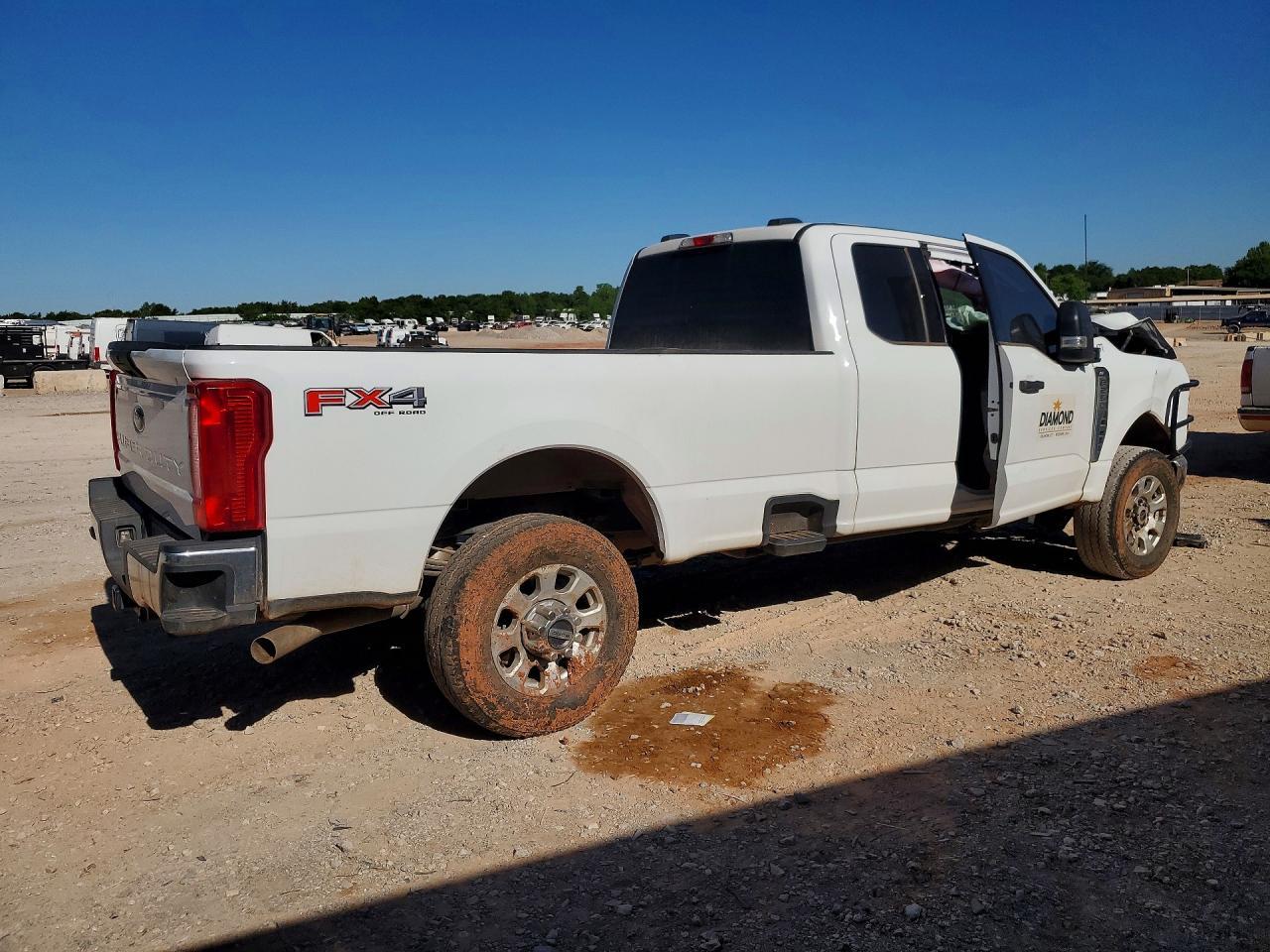 2024 Ford F250 Super Duty - Image 3