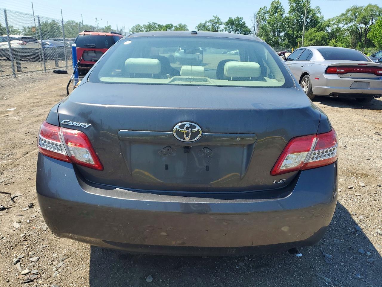 2011 Toyota Camry Le - Фото 6