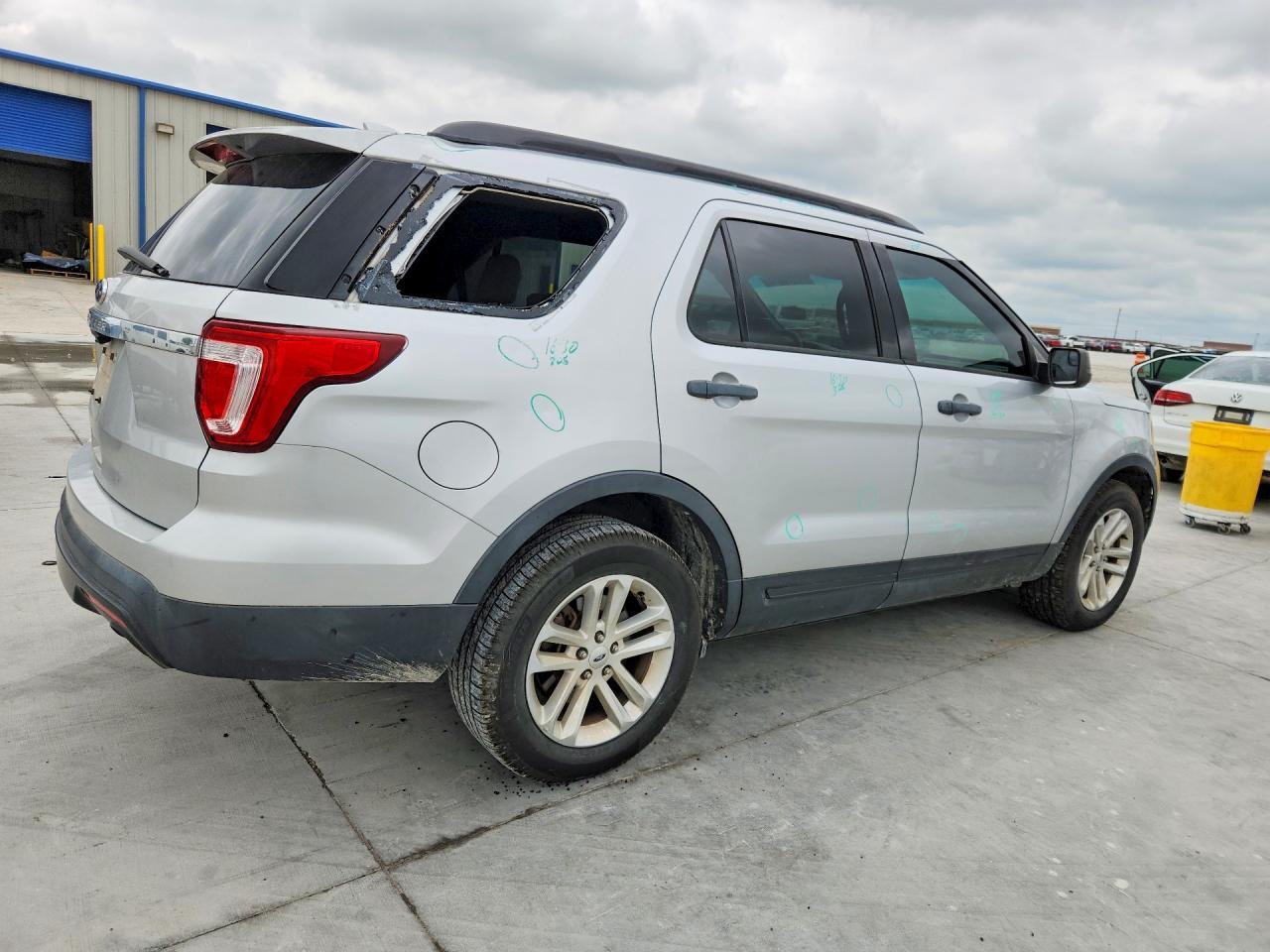2017 Ford Explorer - Image 3