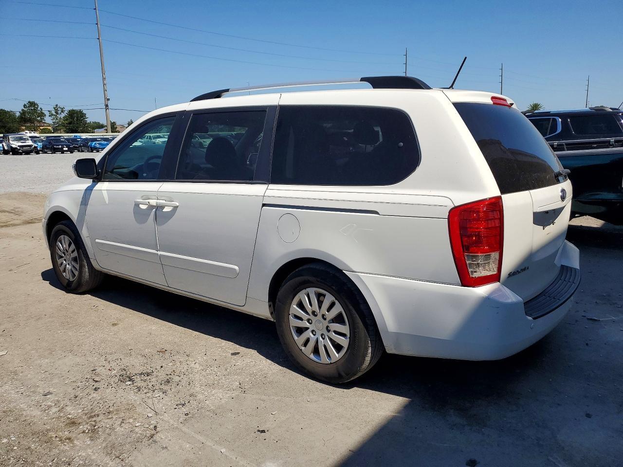 2012 Kia Sedona Lx - Фото 2
