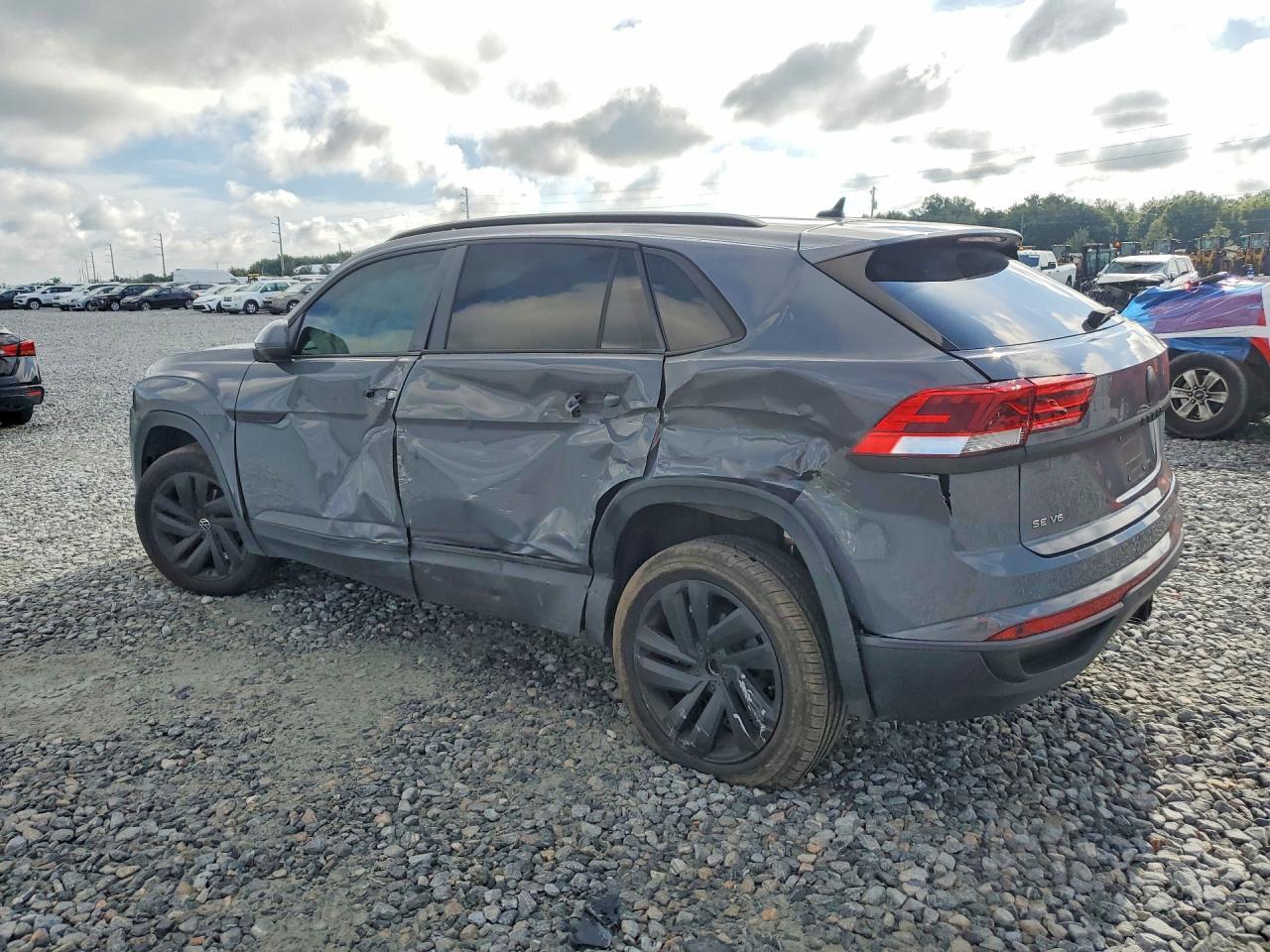 2022 Volkswagen Atlas Cross Sport Se - Image 2